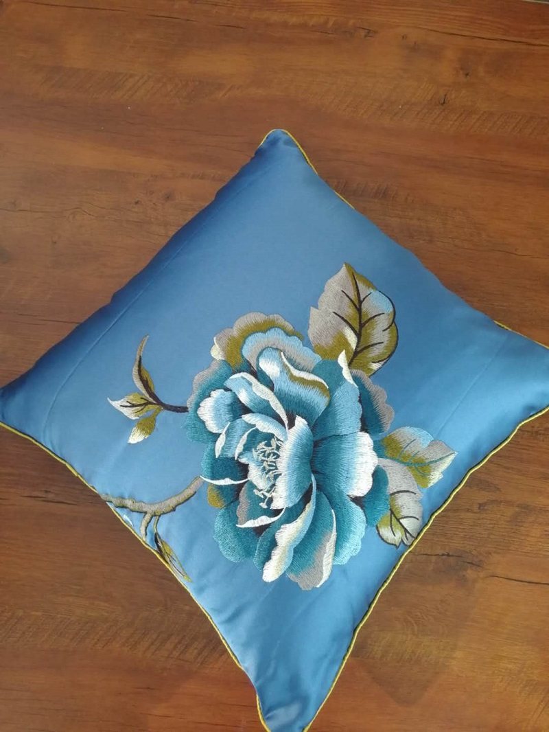 Huelbao embroidery to hold a pillow for the rest of the