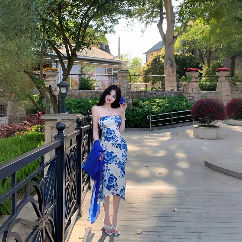 Blue and White Porcelain Print Sleeveless Tube Top Dress for Women, Summer Slim Fit Mid-Length Pure Desire Waist-Cinching Bodycon Dress Blue and White Porcelain Print Sleeveless Tube Top Dress for Women, Summer Slim Fit Mid-Length Pure Desire Waist-Cinching Bodycon Dress