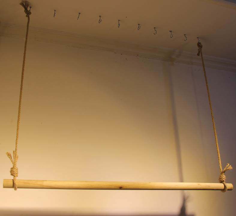 Hanging rack Hanging the same wall clothing store hanging ceiling hanging hanger hanging rope store storage single rod men's and women's wooden sticks
