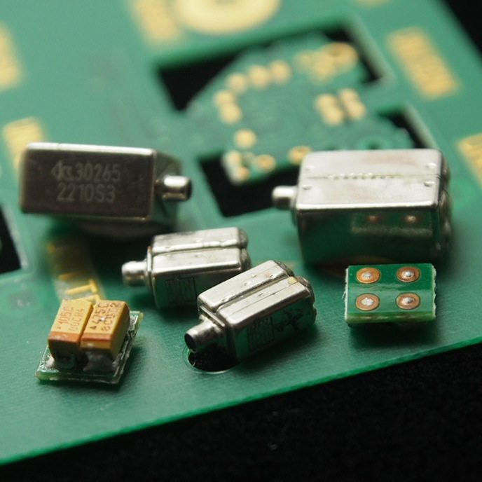 Lou's four-unit moving iron Four moving-iron units with frequency divider