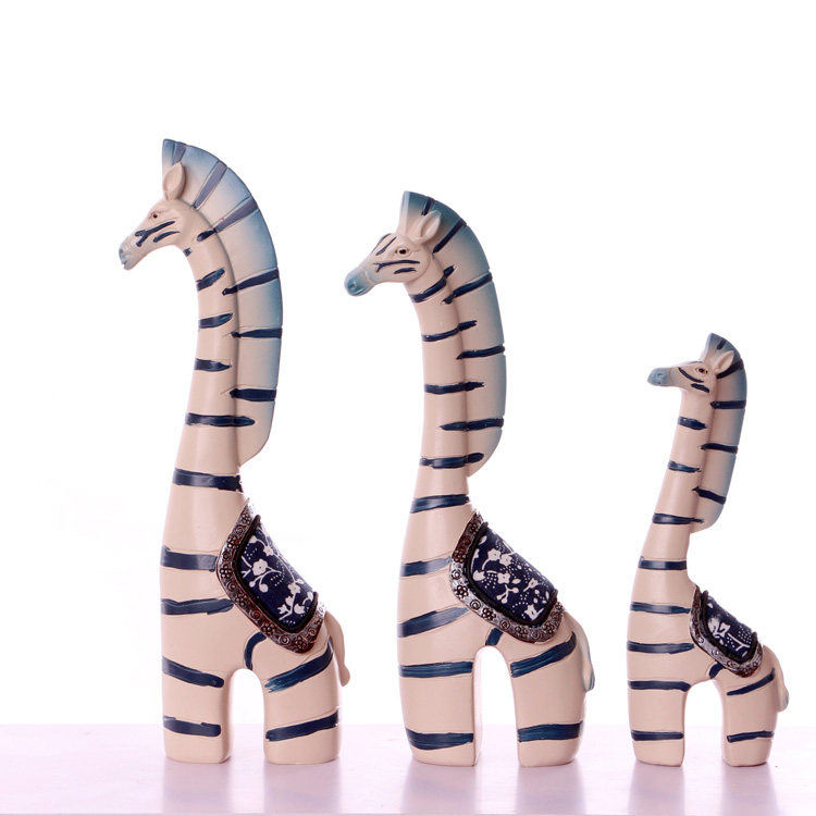 European-style home decorations handicrafts horse ornaments study animal resin family of three creative wedding gifts