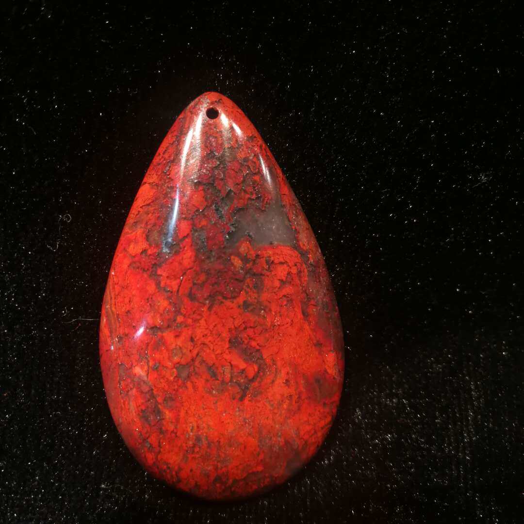 Guilin Chicken Blood Jade Dry Kun Stock Drop With Shape Pendant Safe With No Sign Necklace Pendant Hair necklace with male and female co-pendants