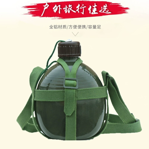 Подтяжки, старомодный дорожный вместительный и большой портативный чайник, ностальгия