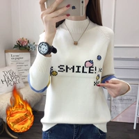 Клубника, белый флисовый свитер