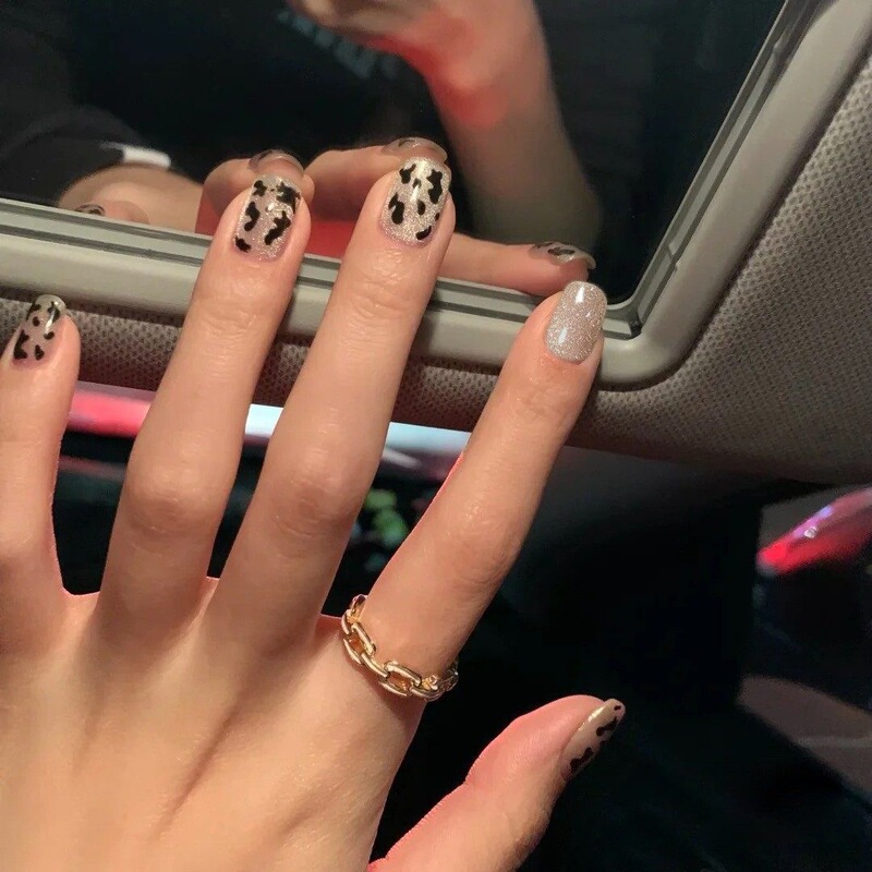 2026 New Style Children's Nail Art Wearable Short Nails Simple Pearlescent Leopard Print 24-Piece Fake Nail Stickers