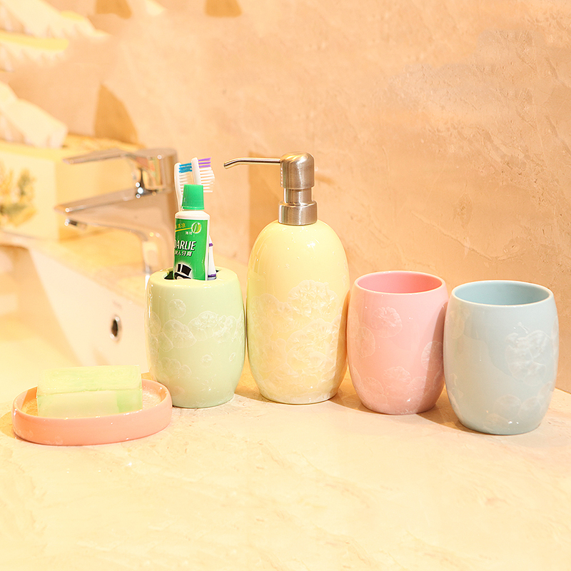 The Set ceramic sanitary ware has five bathroom toilet gargle cup toothbrush cup suite ice flower porcelain wash gargle suit