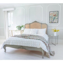 French retro distressed solid wood bed antique rattan European style master bedroom carved high-end villa customized 1 8 meter wedding bed