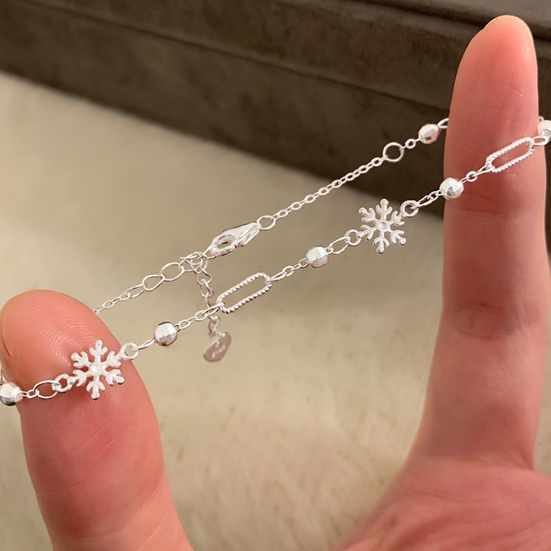Winter's First Snowflake Bracelet, Light Luxury, Niche, Exquisite Christmas Accessory, Stackable, High-Value, Student Party Bracelet for Women