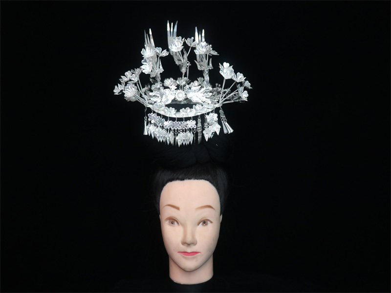 Guizhou ancient clothes clothing women's white 2020 Summer silver adorned Miao ethnic group New hair Hairpin National dance headwear