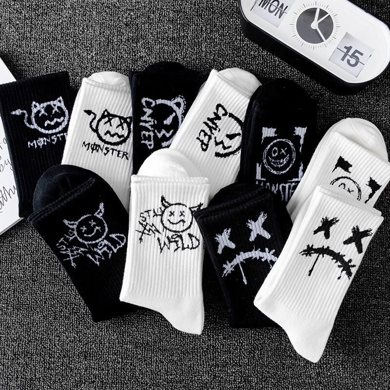 Graffiti Expression Mid-Calf Socks for Men and Women, Couple Sports Socks, Black and White Trendy Socks, American Style Cotton Socks Graffiti Expression Mid-Calf Socks for Men and Women, Couple Sports Socks, Black and White Trendy Socks, American Style Cotton Socks