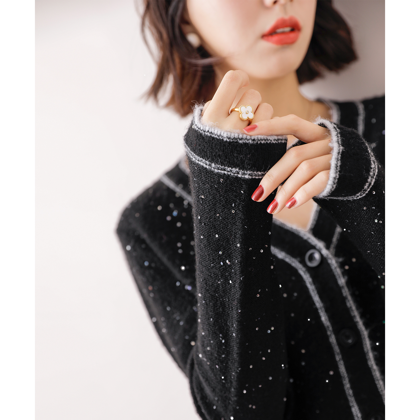 Exquisite and elegant dazzling feeling, romantic scattered all over the body ~ sequins embellished single-breasted cardigan knitted sweater women