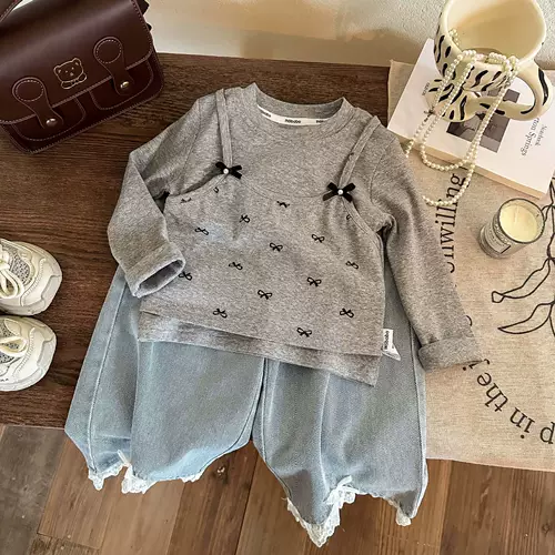 Весенний новый стиль для девочек, рубашка с пасторальным дном, имитация двух предметов, сплошной цвет, универсальный низ с вышивкой бантом, модный кружевной топ