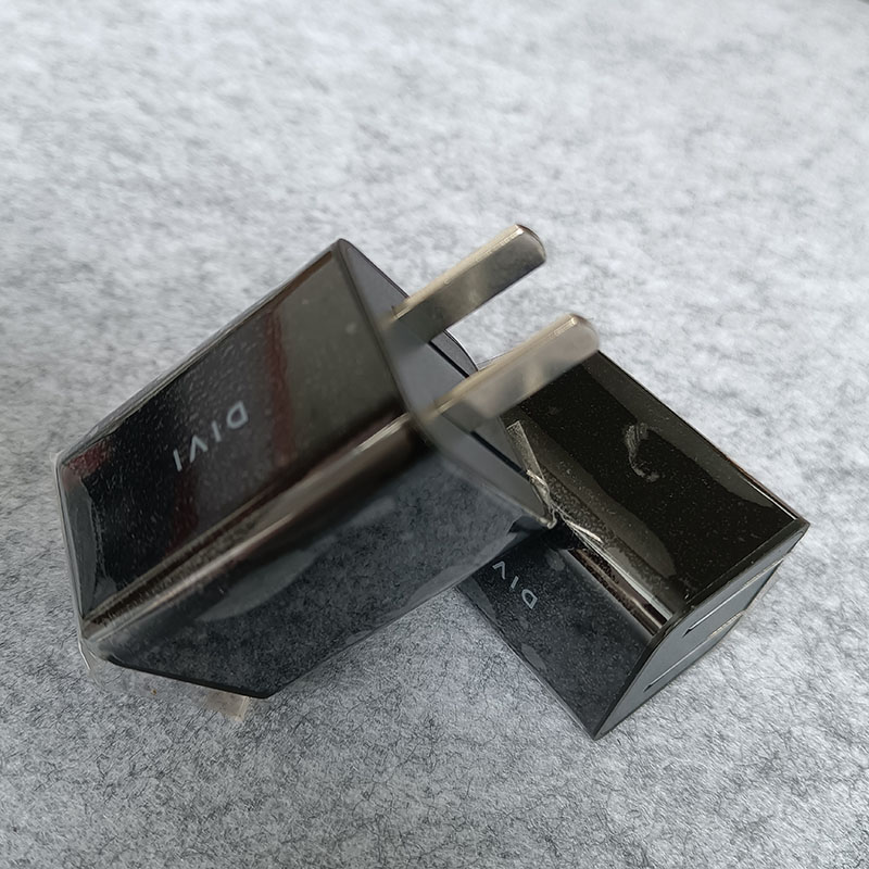 Original brand national standard folding feet dual mouth USB charger output 4 8A small volume