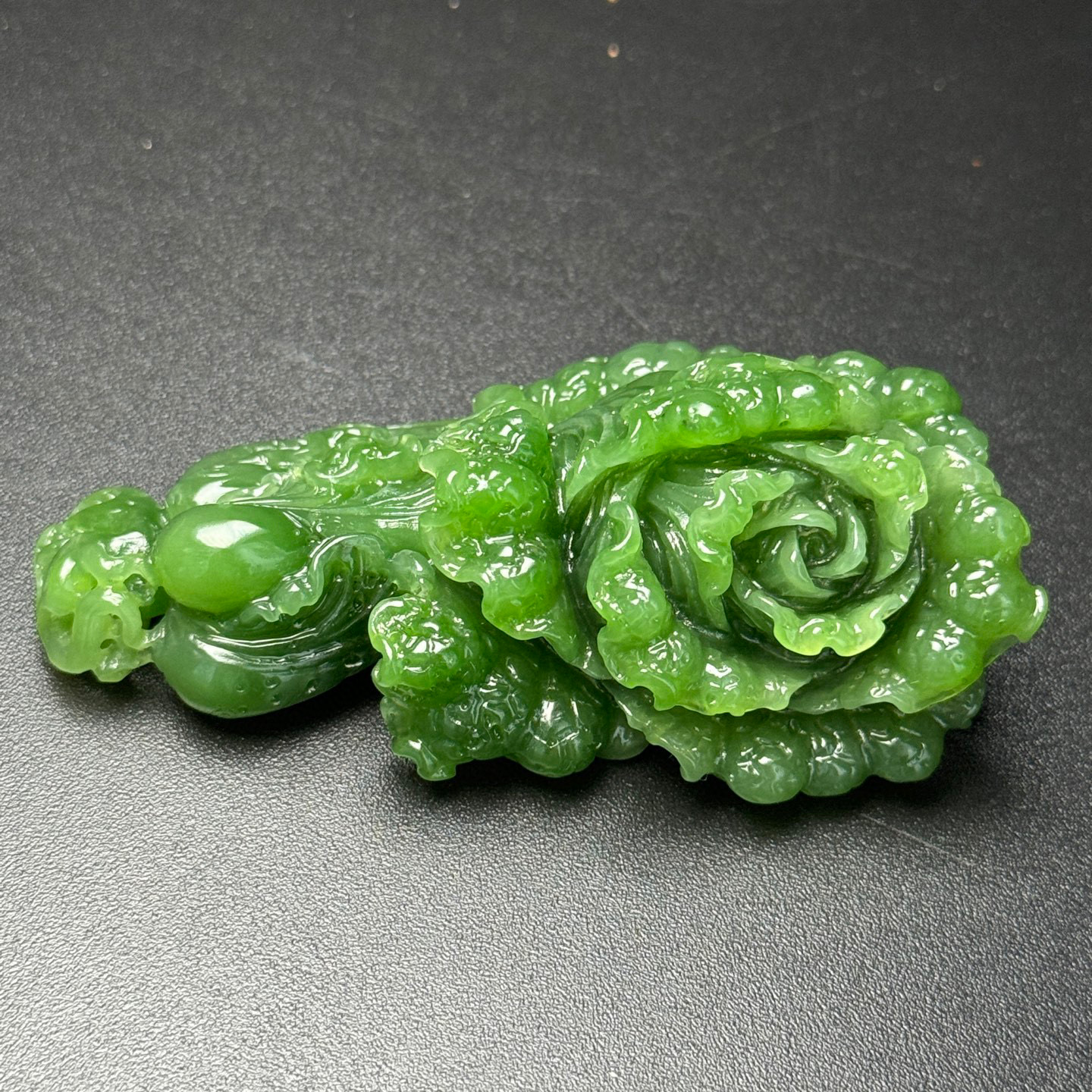 翡翠白菜 置物 中国新疆和田玉？ 和田玉白菜摆件赏鉴_和田玉收藏_资讯中心_中国和田玉网