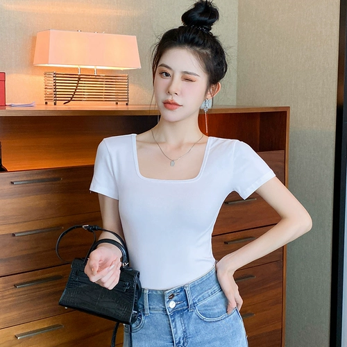 Черная весенняя летняя приятная телу короткая футболка, облегающий крой, французский стиль, квадратный вырез