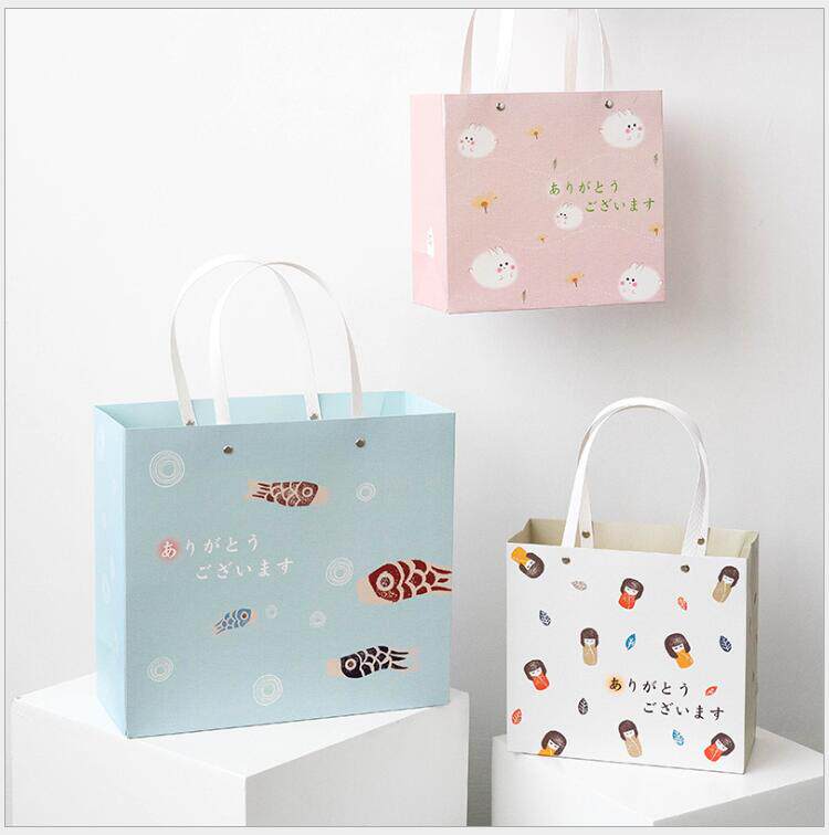 INS Wind Cute Gift Bag Upmarket Rivets Hand Paper Bags Sub Birthday Christmas New Year Gift Bags Thick
