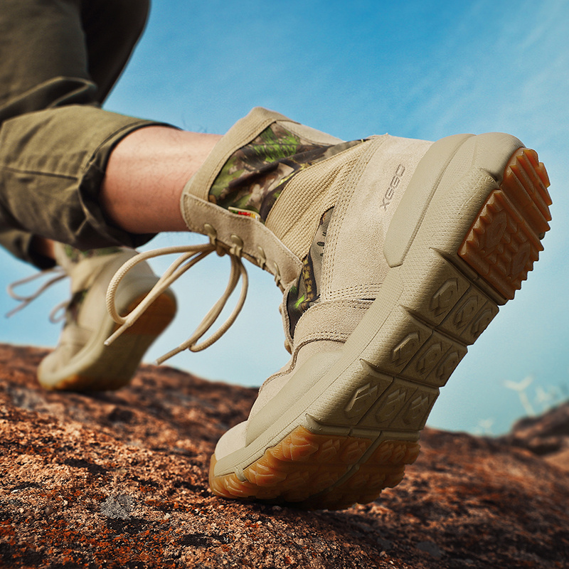 Outdoor desert boots women's lightweight breathable high tube couple hiking shoes men's leather wear-resistant climbing travel hiking shoes