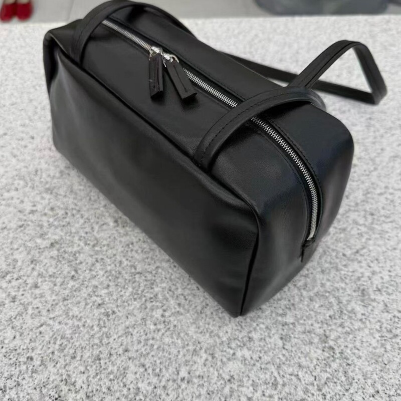 Korean-Style Astye Faux Leather Classic Black Handbag Shoulder Bowling Bag Same Style as Janie