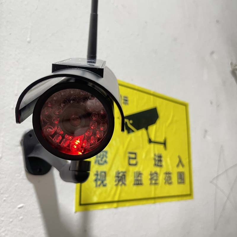 Solar simulation monitor camera fake monitoring model Look at the orchard look at the pond to scare criminals rainproof