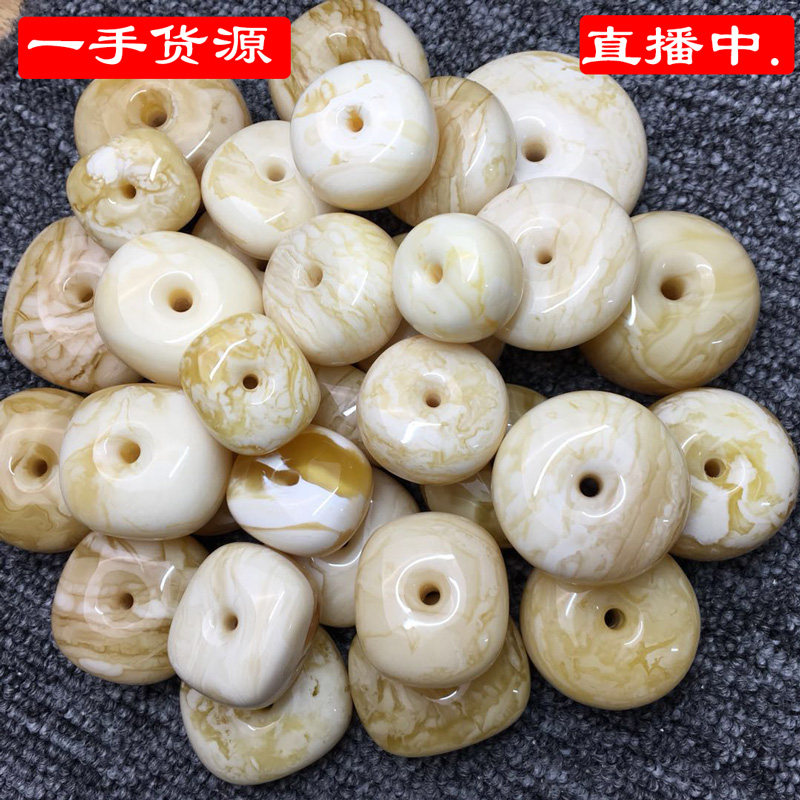 Xiaogui beeswax Russian yellow and white flower chicken oil red and white wax beeswax safety buckle pendant necklace