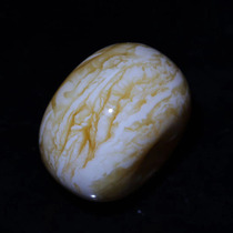 Xiaogui beeswax natural raw ore Russian gold and white tiger skin pattern beeswax safe buckle bagel pendant