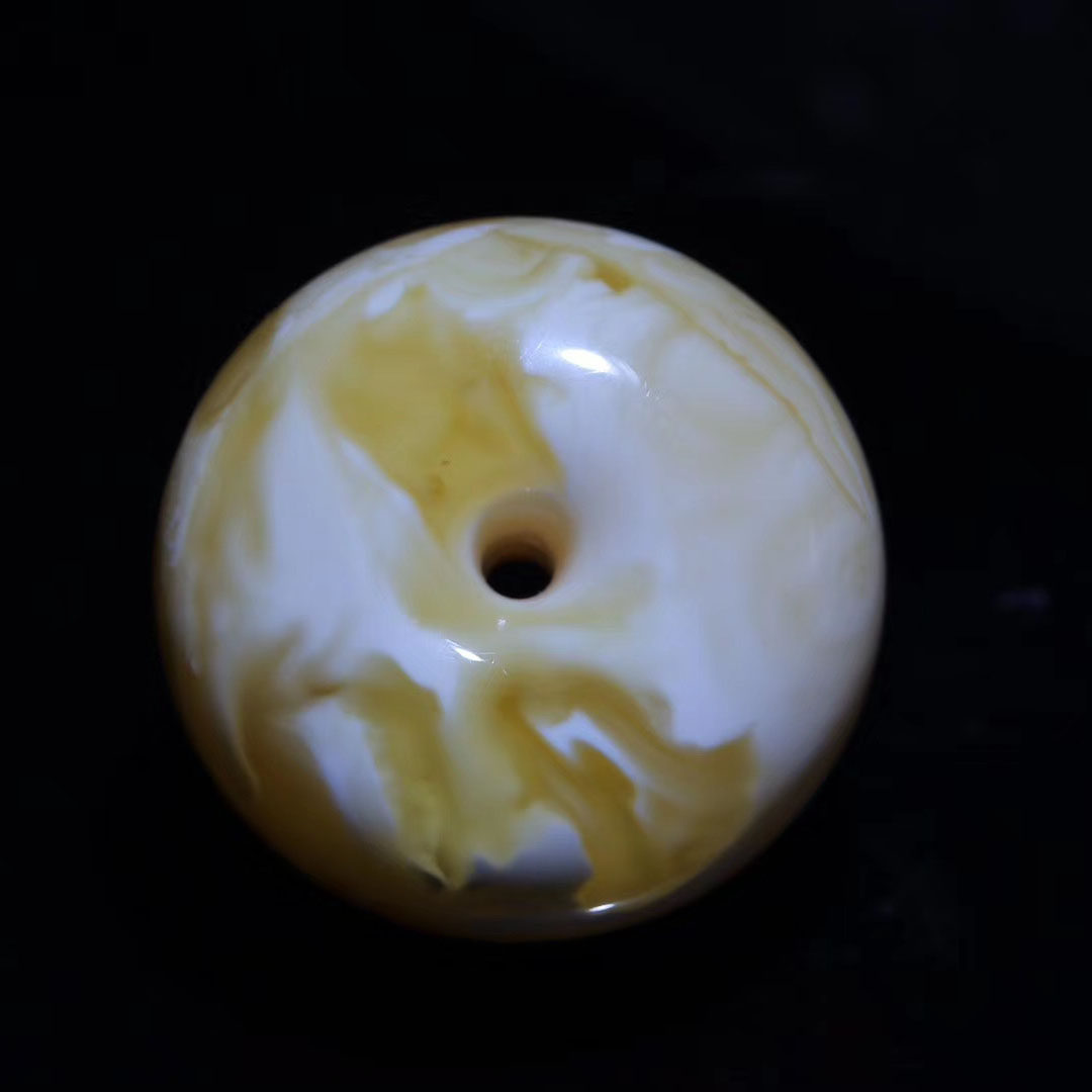 Xiaogui beeswax natural raw ore Russian material golden white karst cave beeswax safety buckle pendant