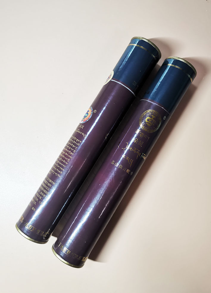 It smells good. Duojiong Holy Mountain offers clouds and hides incense.