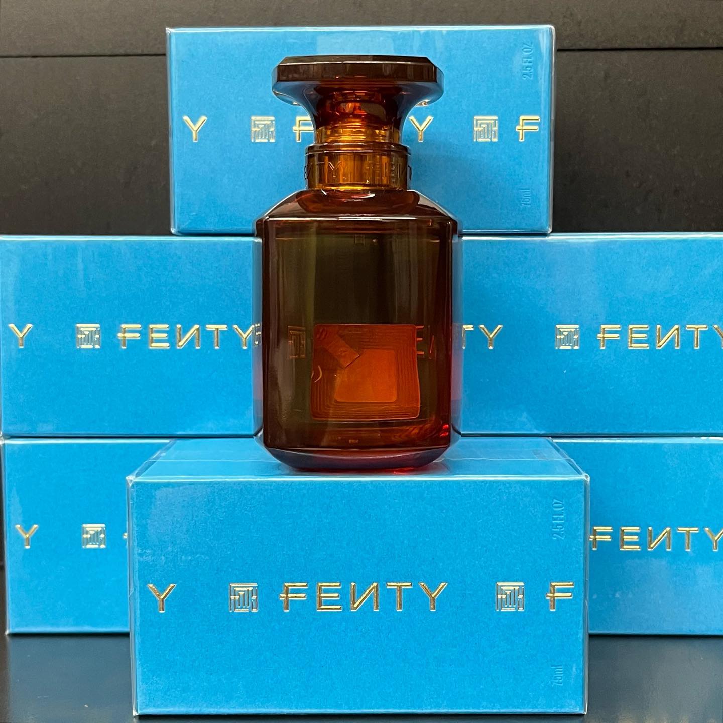 Fenty Beauty浓香来袭：Rihanna的个性印记_香水_淘宝美妆网