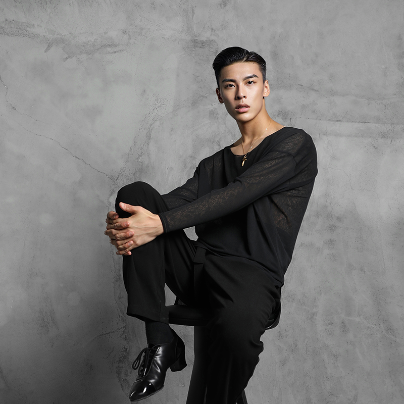 ZYM20606 (through the heart) Adult men's national standard dance round neck loose tops Latin dance practice costumes