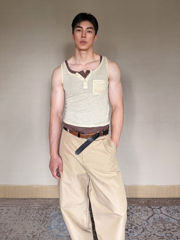 Fashionable and Sexy Retro Henry "Fenran" Layered Two-Color Ribbed Elastic Thin Soft Unisex Tank Top That Can Be Worn Alone