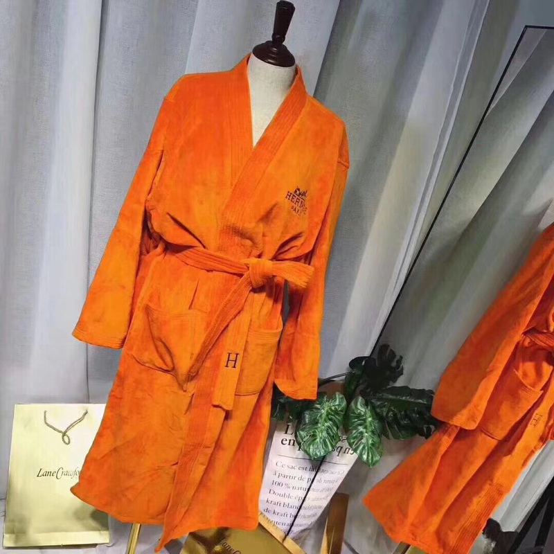 Embroidered H Bathrobe, Extra Large and Thick, Pure Cotton Bathrobe for Men and Women, Towel Bathrobe, Pajamas, All-Cotton Loungewear, Model Home