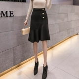 Кофейная шерстяная длинная демисезонная приталенная модная юбка, с акцентом на бедрах