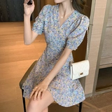 Шифоновое летнее приталенное платье, дизайнерская юбка, французский стиль, в цветочек, коллекция 2021, яркий броский стиль, тренд сезона, подходит для подростков