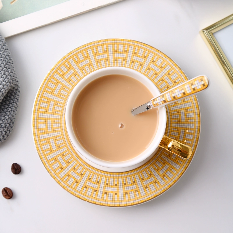 Châu Âu cao cấp xuất khẩu xương cốc cà phê cốc sứ cốc cà phê kiểu Anh và đĩa đặt trà chiều trà đỏ để gửi thìa - Cà phê