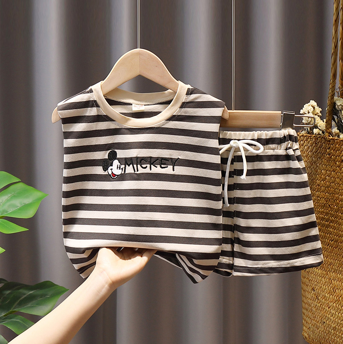 Boys' summer suits kids baby summer foreign kids tank top shorts two-piece set of handsome tide summer clothes