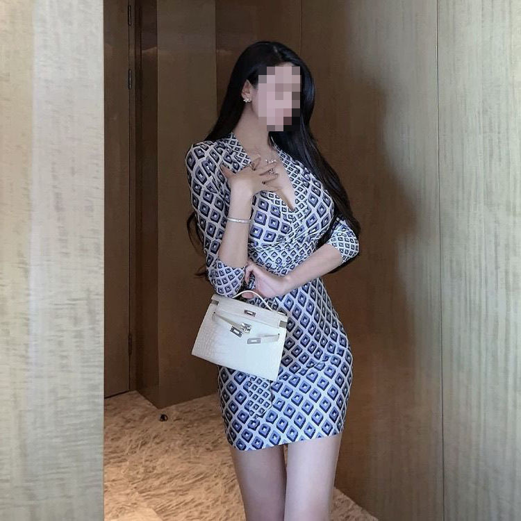 Plus-Size Fashion Diamond-Patterned Cross V-Neck Dress with Slimming Effect and Tie-Up Hip-Hugging Short Skirt Plus-Size Fashion Diamond-Patterned Cross V-Neck Dress with Slimming Effect and Tie-Up Hip-Hugging Short Skirt