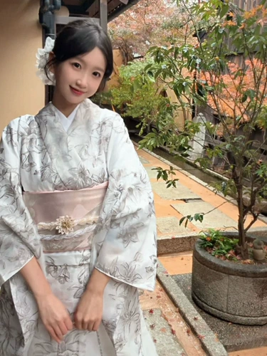 Японское классическое элегантное платье для путешествий