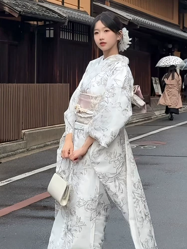Японское классическое элегантное платье для путешествий