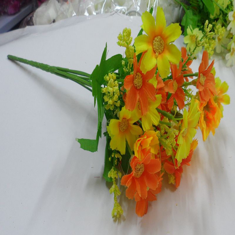 Mô phỏng hoa cúc nhỏ nhảy cúc Trang trí phòng khách hoa mô phỏng hoa giả 绢 hoa 7 ngã ba 28 mô phỏng hoa bán buôn - Hoa nhân tạo / Cây / Trái cây giả hạc hoa hồng đỏ