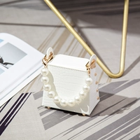 Белая маленькая цепь из жемчуга, крокодиловый принт