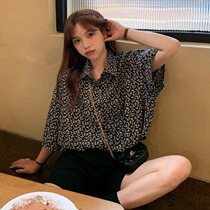 2021 New Vintage Hong Kong style loose floral short sleeve shirt female design sense niche summer shirt thin top