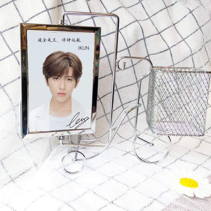 Study Supplies star Neighborhood Popularity Idol Cai Xu Kun IKUN Love Bean Metal Photo Frame Bike Pen Holder Send People