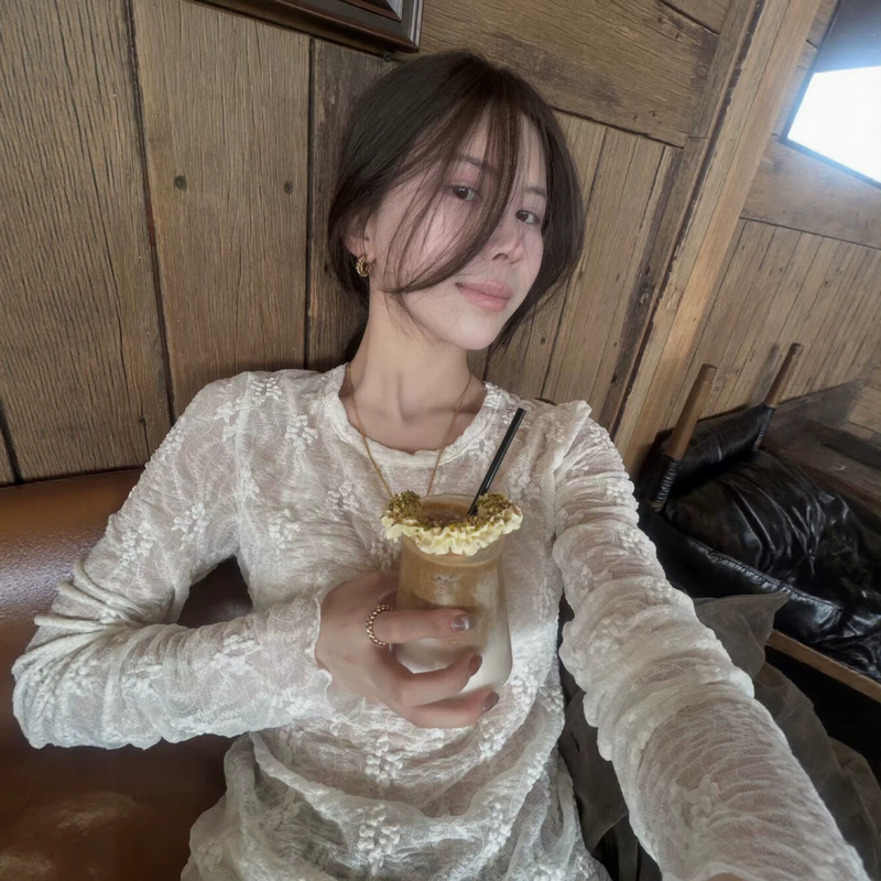 Korean-Style Fashionable and Elegant Crochet Floral Long-Sleeve Lace Shirt for Women, Autumn and Winter Base Shirt, Stylish Top Korean-Style Fashionable and Elegant Crochet Floral Long-Sleeve Lace Shirt for Women, Autumn and Winter Base Shirt, Stylish Top