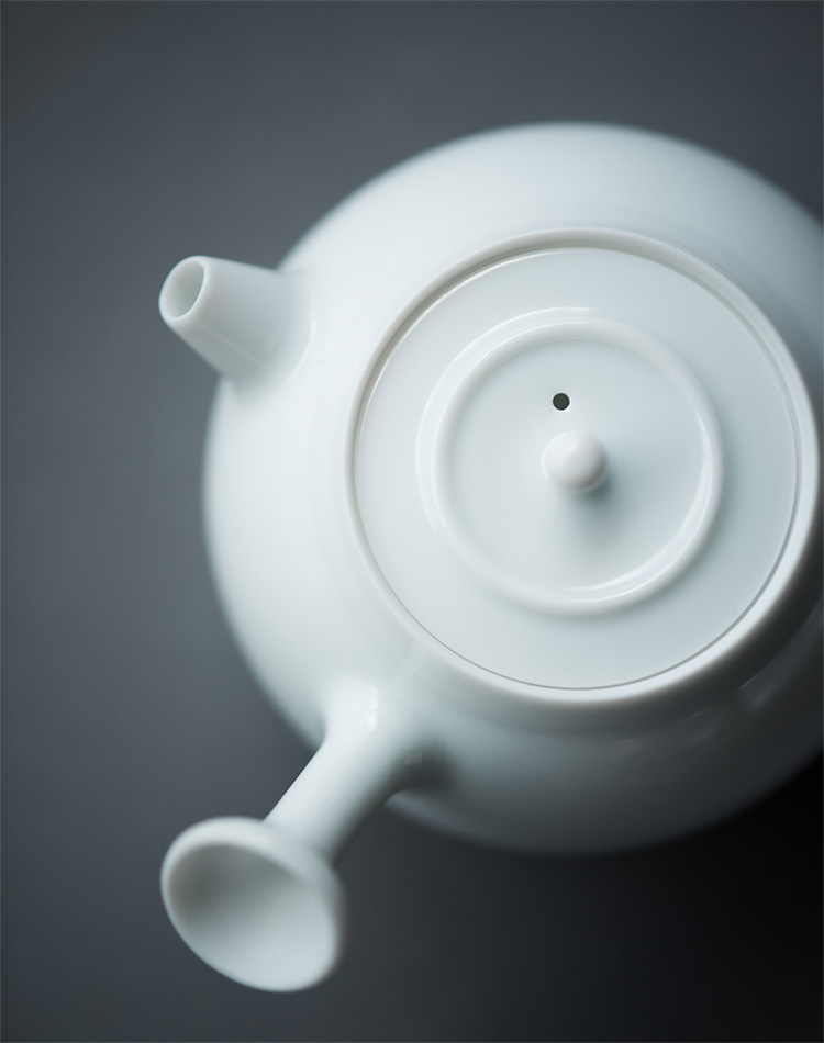 Sweet white glazed ceramic story ball hole side pot teapot tea white porcelain craft ceramic filter household utensils