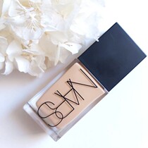 Counter NARS super square bottle liquid foundation Nas 22 new product nourishing skin streamer beauty skin holding makeup 30ml powder puff