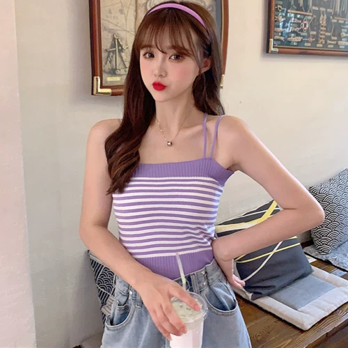 Сиреневая приталенная трикотажная короткая майка топ, 2021 года