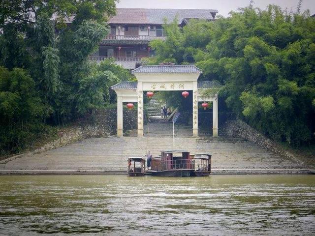 中国的水上古镇,至今400年无车无桥