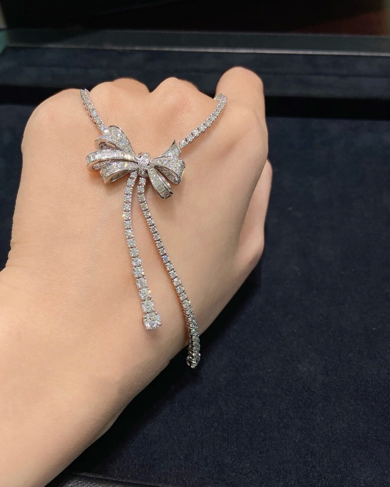 Серебряное ожерелье 银满钻蝴蝶结项链女轻奢小众设计感锁骨链2025新款爆款颈链33.5克 No brand