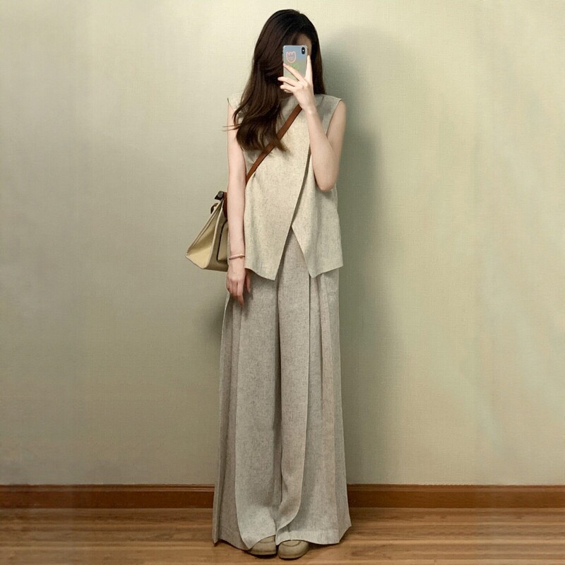 Korean-Style High-End Sportswear Set for Women, Summer Fashion, Stylish Vest Top, Wide-Leg Pants, Casual Two-Piece Set, Trendy