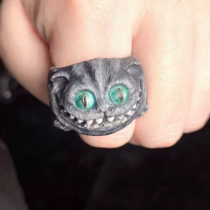 翻箱猫 ® Croissant Ring Black Cat Blue Eyes Natural Pigment Coloring Hand Carved Magic Cat Like Finger M301